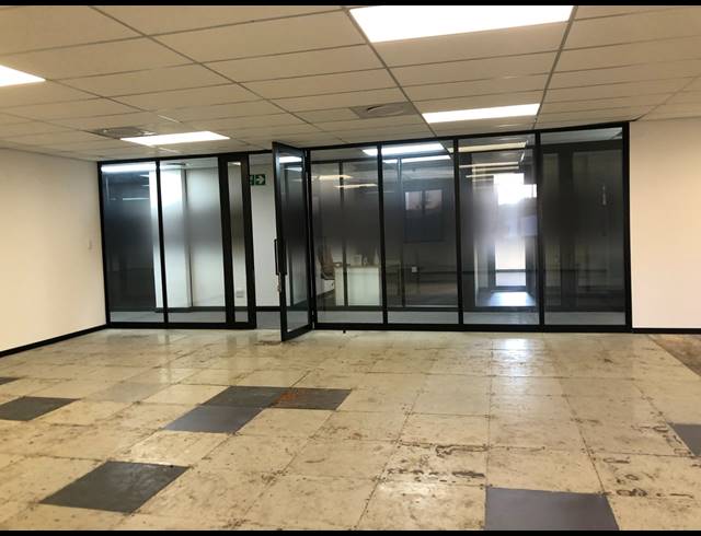 141M² OFFICE TO LET IN SANDHURST
